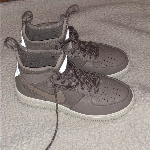 Nike Air Force 1 shoes. - Picture 2 of 4